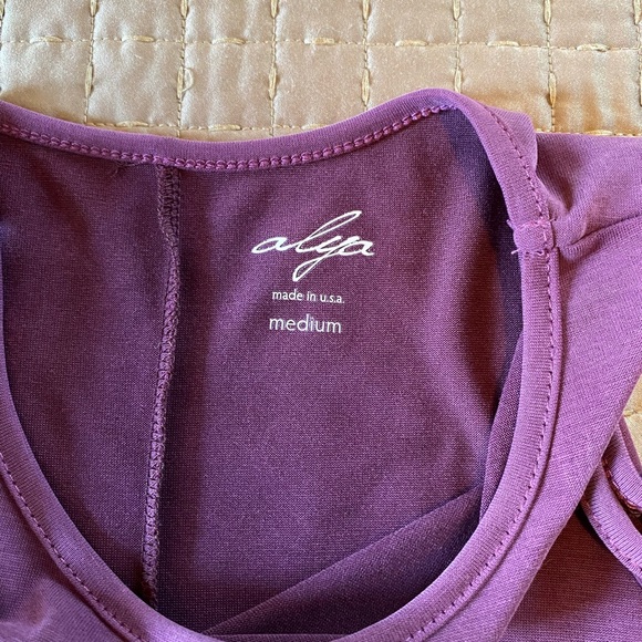 NWOT - ALYA COLD SHOULDER TOP - Picture 6 of 6